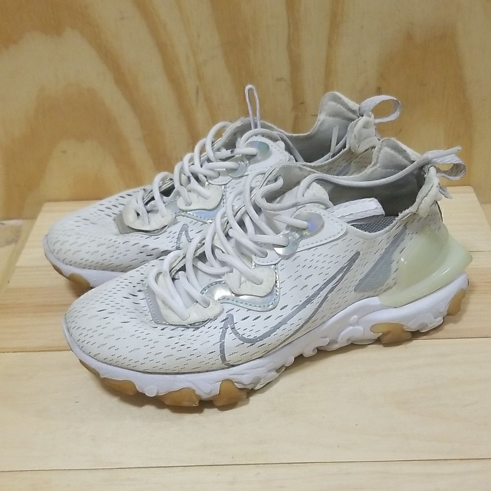 Size 8 - Nike React Vision White Iridescent Wmn's size 6